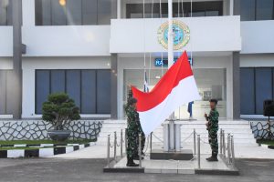 Lantamal I Laksanakan Upacara Bendera di Lapangan Apel Mako
