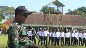 Prajurit Yonif Raider 515 Kostrad Latihkan Wawasan Kebangsaan, Pembentukan Sikap dan Kedisiplinan Kepada Siswa SMK PGRI 4 Tanggul