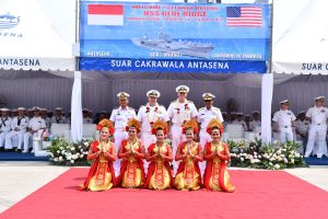 LANTAMAL III JAKARTA SAMBUT KEDATANGAN KAPAL PERANG AMERIKA SERIKAT USS BLUE RIDGE (LCC-19)