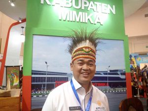 Penjabat Bupati Mimika, Valentinus Sudarjanto Sumito: Perekonomian Mimika Saat ini Sangat Pesat. Pemda Kab. Mimika Dukung Penuh UMKM Mimika untuk Naik Tingkat Go National