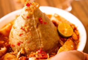 Pedagang UMKM Bakso Tumpeng Sambut Baik Gelaran World Surf League 2023