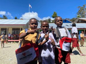 Serbu Sekolah, Upaya Satgas Yonif PR 330 Kostrad Bangkitkan Asa Anak-anak di Surga Papua (Sugapa)