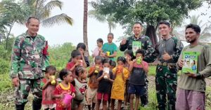 Peduli Gizi Anak, Satgas Yonarmed 1 Kostrad Bagikan dan Ajak Minum Susu Bersama