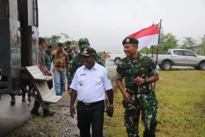 Satgas Yonif MR 411 Kostrad Gelar Makan Bersama TNI, POLRI dan Warga Kenyam Kab. Nduga