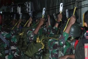 Menghiasi Langit Asembagus, Yonif Para Raider 502 Kostrad Sukses Dukung Latgab TNI 2023