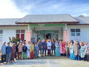 Gerakan Jumat Berkah, Lanal Simeulue Bagikan Kebahagiaan di Pondok Pesantren Kabupaten Simeulue