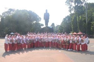 LANTAMAL III JAKARTA IKUTI PEMECAHAN REKOR DUNIA PEMENTASAN ANGKLUNG