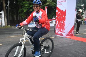 Meriahkan HUT Ke-78 RI, Danlanal TBA Ikuti Sepeda Santai Bersama Masyarakat