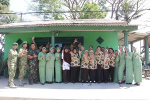 Peringati HUT ke-57, Danbrigif Para Raider 18 Kostrad Sambangi Warakawuri Seroja