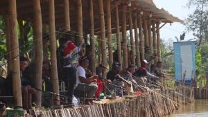 Meriahkan HUT ke-78 RI dan Manunggal dengan Rakyat, Divif 3 Kostrad Gelar Lomba Mancing