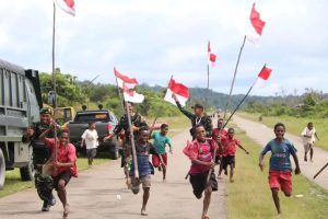 Dari Kenyam Nduga, Ini Aksi Satgas Yonif MR 411 Kostrad Kibarkan Bendera Merah Putih Sambut HUT ke-78 RI
