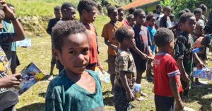 Back To School, Satgas Yonif PR 433 Kostrad Ikut Menjadi Tenaga Pengajar di Distrik Dal