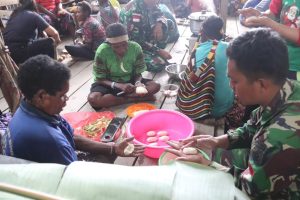 Tugas di Daerah Rawan Pedalaman Papua, Prajurit Pandawa Kostrad Berinovasi Produksi Tempe Penuhi Protein