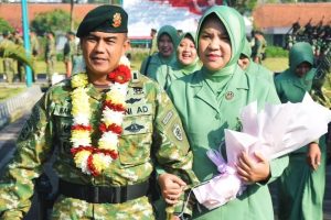 Yonzipur 9/LLB Divif 1 Kostrad Gelar Tradisi Korps Penerimaan Komandan Baru Sebagai Warga Lang Lang Bhuwana