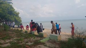 Bersinergi Untuk Lingkungan Pesisir, Lanal Bintan Gelar Bhakti Sosial Bersih Pantai dan Pemberian Bantuan Sosial Kepada Masyarakat Pesisir Dalam Rangka Memeriahkan HUT Ke-78 RI