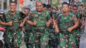 Komandan Batalyon Bangun Kekompakan para Bintara Condromowo dengan Laksanakan Lari Sore