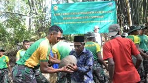 Brigif Raider 9 Kostrad Gelar Karya Bakti TNI Satnonkowil Semester II TA 2023 Berupa Pemasangan Bronjong Di Ds. Bintoro Kab. Jember