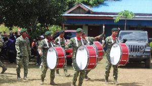 Prajurit Yonif Raider 755/Yalet Kostrad Unjuk Kebolehan pada Perayaan Karnaval HUT RI