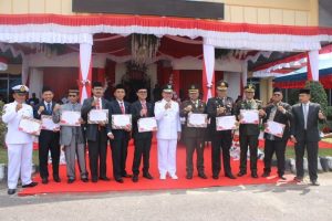 Pangkalan TNI AL Simeulue Terima Penghargaan Atas Dedikasi Dalam Melakukan Pembinaan dan Pengawasan Kelautan Perairan Aceh Singkil