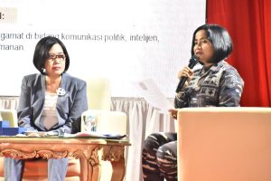 Komandan Lanal Bandung Moderator Bincang Sejarah Acara Pagelaran Dharma Teater Jalasena Laksamana Malahayati