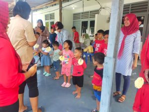 Lestarikan Budaya Indonesia, Warga Komplek Rumah Dinas TNI AL Lanal Bengkulu Gelar Lomba HUT Ke-78 RI