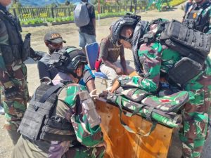 Peduli Kesehatan Warga Intan Jaya, Satgas Yonif PR 330/TD Buka Layanan Konsultasi Kesehatan dan Berobat Gratis