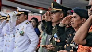 Wadanyonif Raider 755/Yalet Pimpin Upacara Penurunan Bendera pada HUT Ke-78 RI di Provinsi Papua Selatan