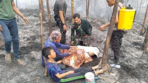 Sigap, Satgas Pamtas RI – Malaysia Yonarmed 10/ Bradjamusti Padamkan Kebakaran Hutan dan Lahan