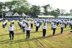 DANLANTAMAL III JAKARTA LAKSANAKAN OLAHRAGA BERSAMA DENGAN SELURUH PRAJURIT DAN PNS LANTAMAL III JAKARTA