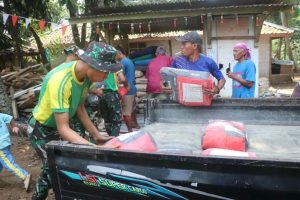 Lestarikan Budaya Gotong Royong, Yonif Mekanis 318 Kostrad Bersama Warga Bangun Masjid