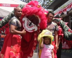 Penampilan Barongsai Prajurit Yonif Raider 303 Kostrad