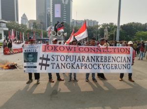 Jokowi Connection Dalam Aksi Damai Di Kawasan Monas “Berharap Agar Rocky Gerung Segera Ditangkap Karna Sudah Menghina Presiden Jokowi”