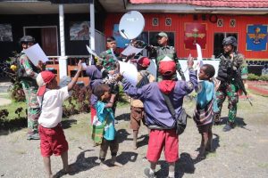 Fun Game Asah Otak Berhadiah, Cara Satgas Yonif PR 330 Tri Dharma Bangkitkan Motivasi Belajar Anak Sekolah