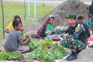 Kembali Beraksi, Pasukan Pandawa Kostrad Borong Semua Jualan Mama Papua di Keneyam Nduga
