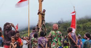 Pos TNI Dal Bersama Masyarakat Tunjukkan Jiwa Nasionalisme Pada Upacara di Pedalaman Pegunungan Tengah Papua
