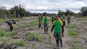 Karya Bakti TNI Wujud Nyata Pengabdian Prajurit Satgas Pamtas Yonarmed 10 Kostrad Untuk Rakyat di Perbatasan