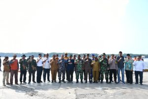 Sambut Hari Jadi Ke-78 TNI Angkatan Laut, Lanal Banjarmasin Gelar Program Kali Bersih Serentak di Kumai