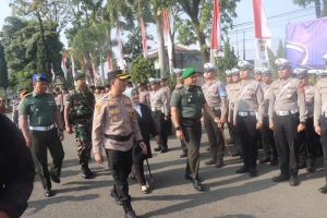 Bersinergi Yonif R 303 Kostrad Bantu Sukseskan Program Operasi Zebra Lodaya Polres Garut Tahun 2023