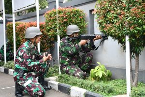 Diserang Lewat Udara, Prajurit Lanal Bandung Segera Pertahankan Pangkalan Pada Simulasi Uji Terampil P1 dan P2