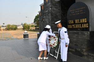Jelang HUT TNI Angkatan Laut Ke-78, Lanal Bandung Ziarah di Taman Makam Pahlawan Cikutra
