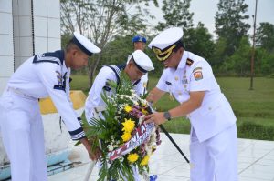 Ziarah dan Tabur Bunga di TMP Damai Sentosa Jelang HUT TNI AL Ke-78