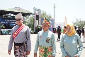 Danlantamal XII Hadiri Pagelaran Adat Robo-Robo dan Menerima Anugerah Pangeran Nata Varuna Nagara oleh Raja Mempawah XIII