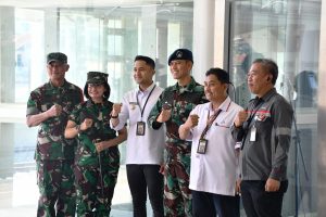 Komandan Lanal Bandung Bersama Unsur Forkopimda Jawa Barat Sambut Presiden RI Dalam Rangka Kunjungan Kerja di Wilayah Jawa Barat