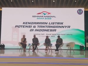 IKAXA Gelar Seminar Nasional, Bahas Kendaraan Listrik, Industri EV, KBLBB, dan SDGs
