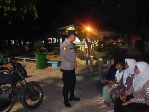 Patroli Malam Polsek Kepulauan Seribu Selatan: Mencegah Kelakuan Nakal dan Penyebaran Hoax di Pulau Lancang