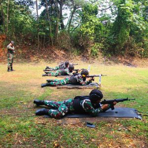 Denpom Divif 1 Kostrad Latihan Menembak