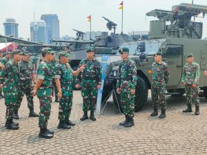 Pangdivif 1 Kostrad Laksanakan Pengecekan Kesiapan Gelar Alutsista Dan Perlengkapan Kostrad Untuk Pameran Dalam Rangka HUT Ke – 78 TNI