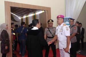DANLANTAMAL III JAKARTA HADIRI UPACARA PENGUKUHAN GURU BESAR DI UNISDU LAMONGAN