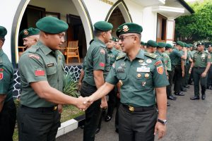 4.694 Prajurit Kostrad Naik Pangkat Satu Tingkat Lebih Tinggi