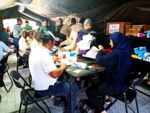 Peringati HUT Ke-78 TNI, Yonkes 2 Kostrad Berikan Layanan Sunatan Massal dan Pengobatan Gratis
